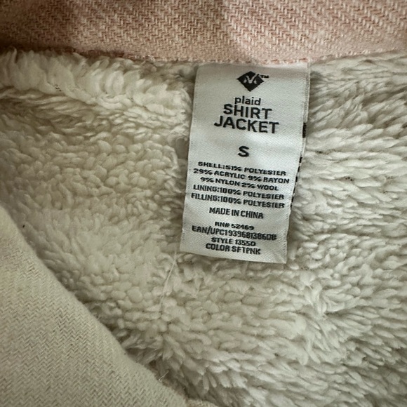 Women’s Plaid Sherpa-Lined Shacket - Picture 5 of 6